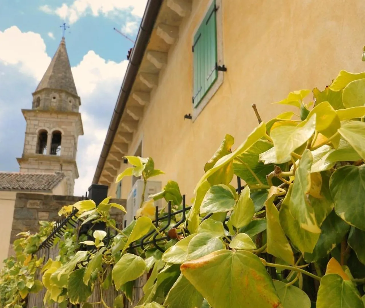 Villa Benvenuti Near Motovun For 8 People - Pet Friendly With Salt - Water Pool Kaldir