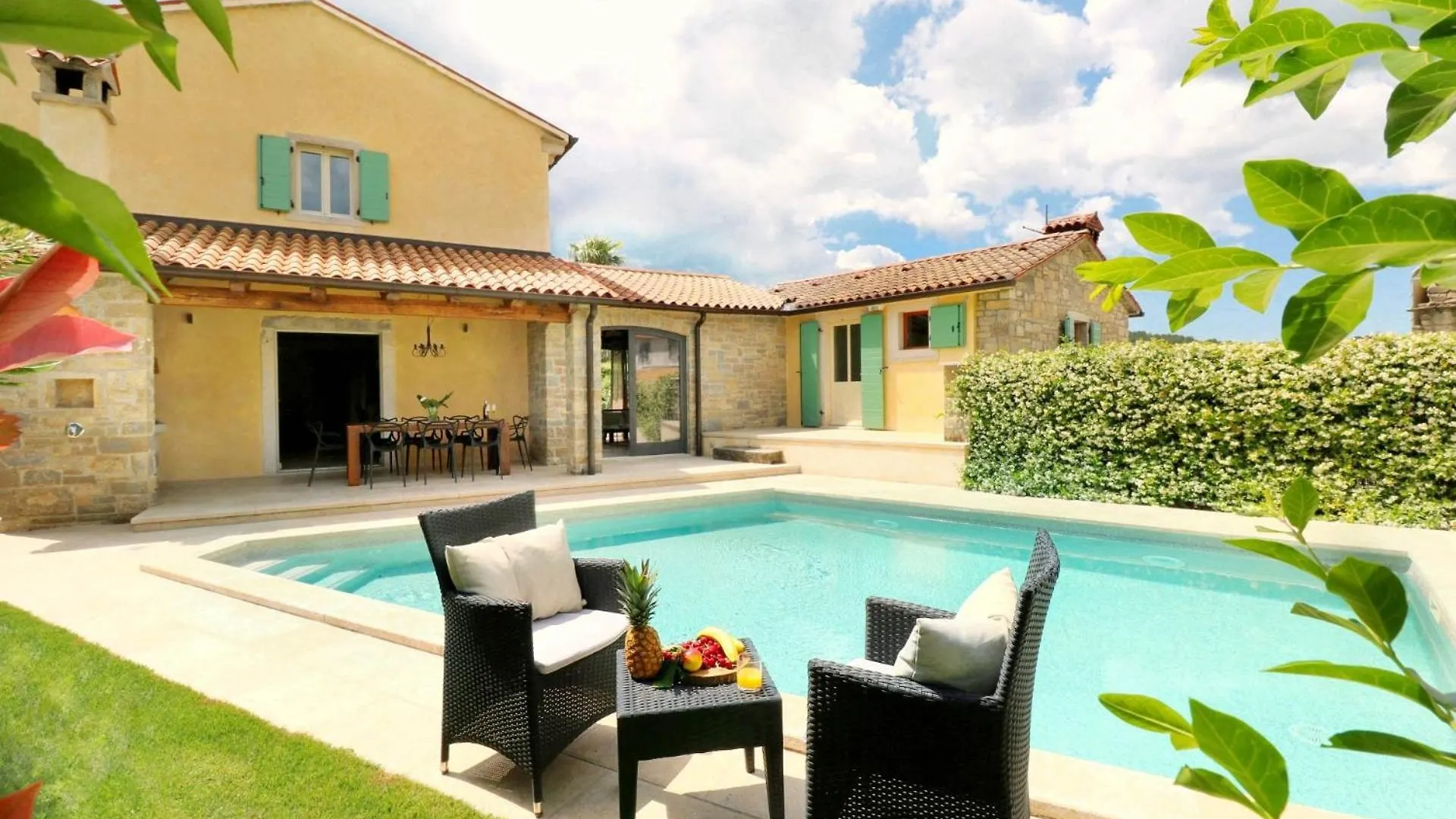 Villa Benvenuti Near Motovun For 8 People - Pet Friendly With Salt - Water Pool Kaldir