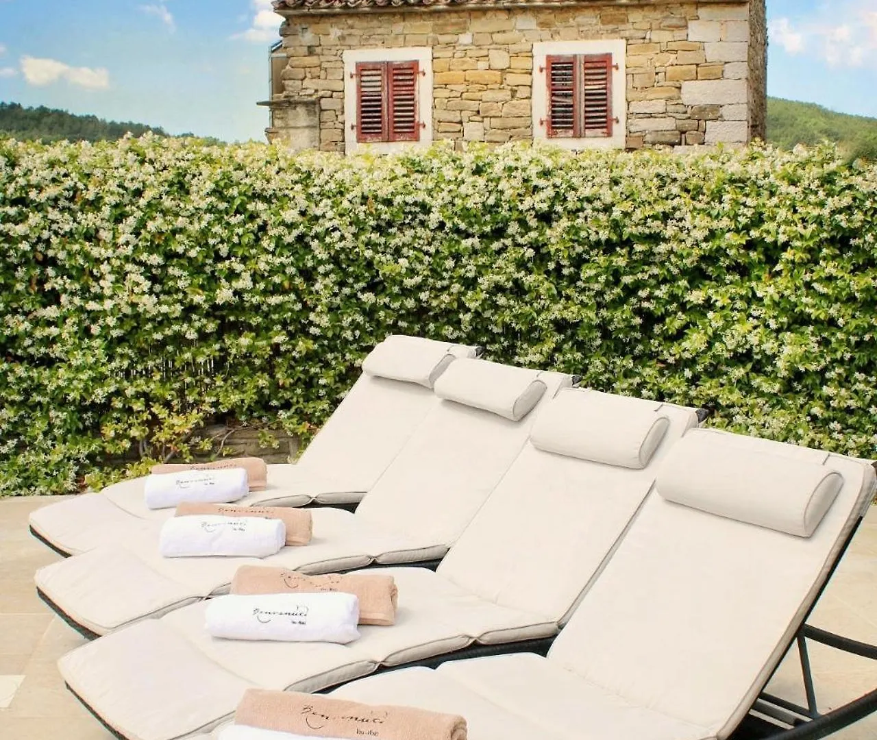 Villa Benvenuti Near Motovun For 8 People - Pet Friendly With Salt - Water Pool Kaldir 0*,