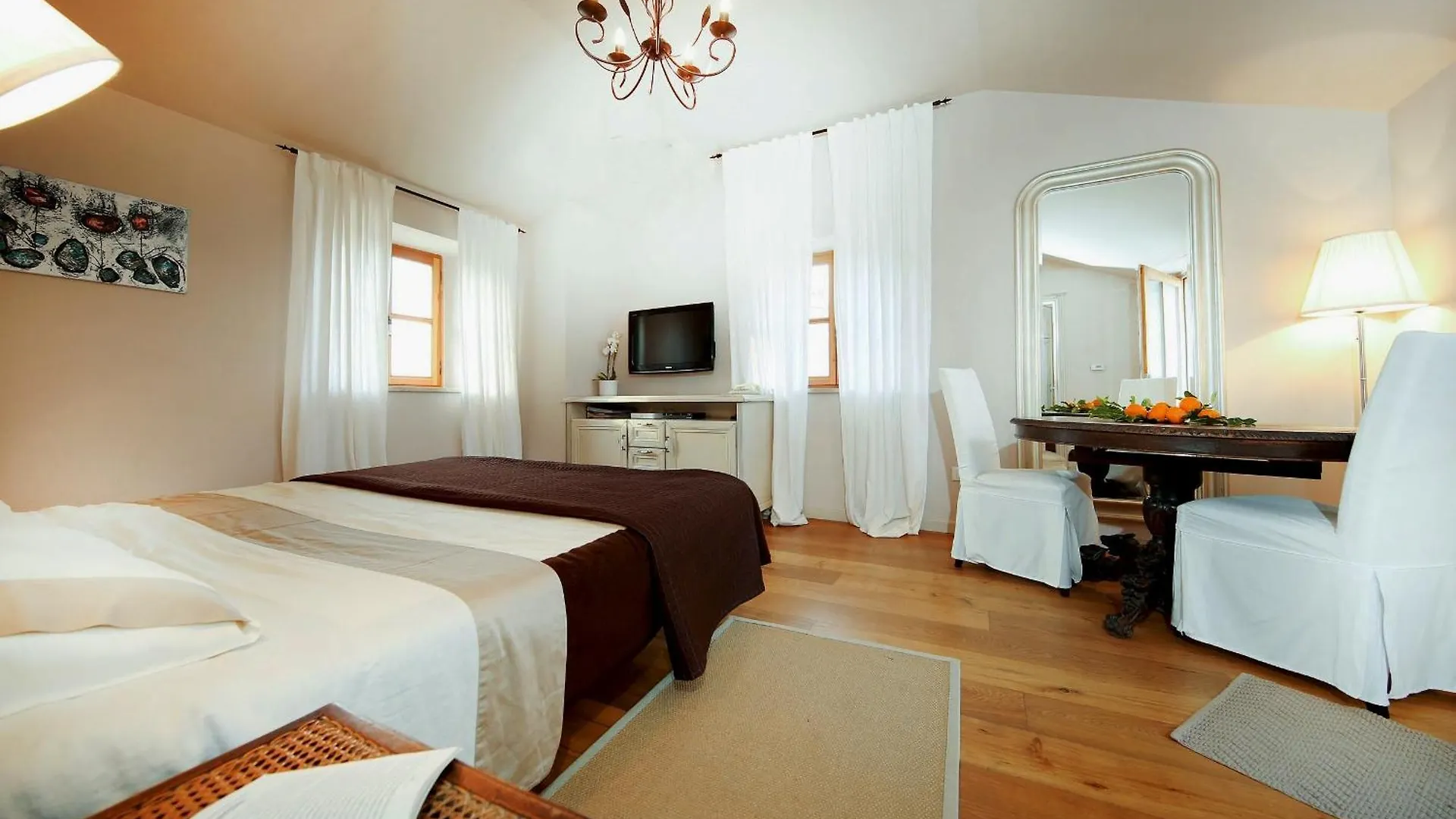 Villa Benvenuti Near Motovun For 8 People - Pet Friendly With Salt - Water Pool Kaldir Хорватия